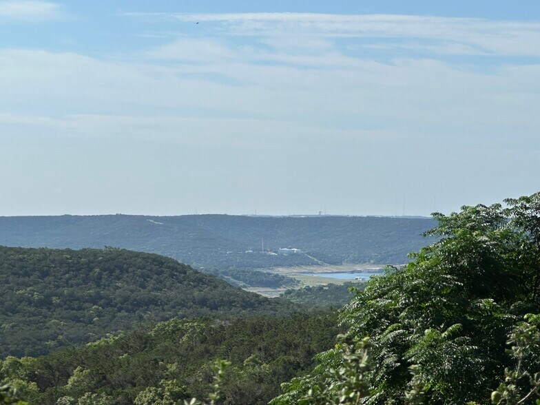 11400 Mountain Top Cir, Jonestown, TX à vendre - Photo du bâtiment - Image 2 de 2