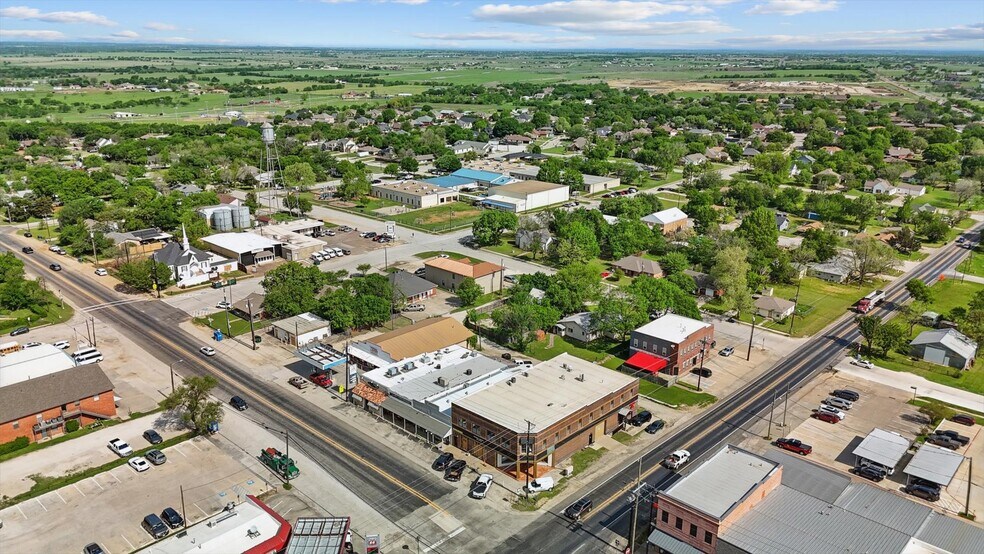 206 W McCart St, Krum, TX à vendre - Photo du bâtiment - Image 3 de 34