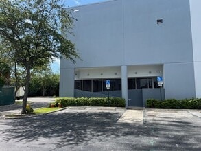 1250 S Powerline Rd, Deerfield Beach, FL for lease Interior Photo- Image 2 of 3