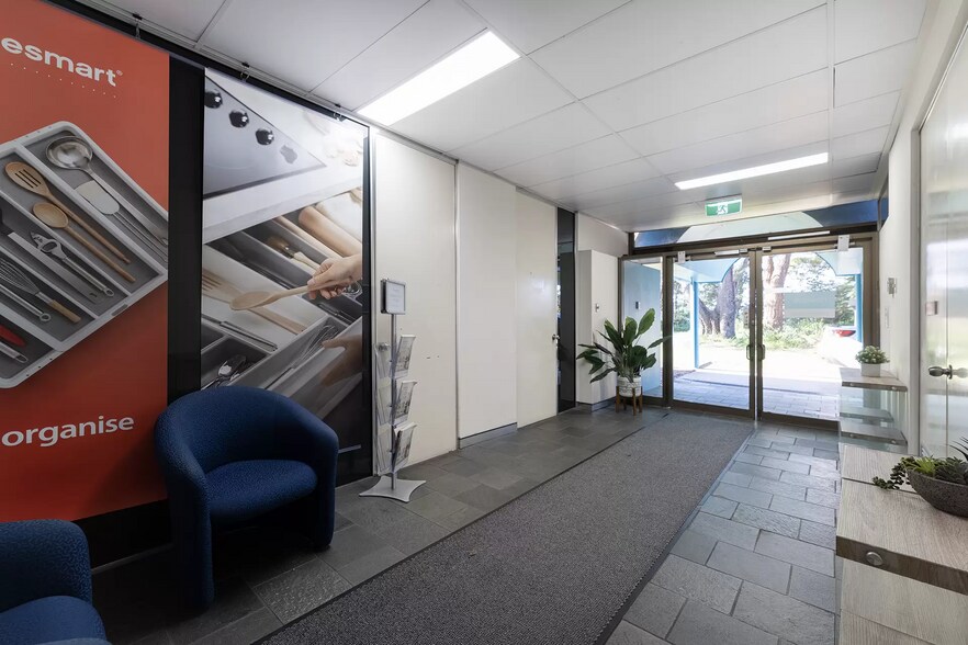 1-3 Rodborough Rd, Frenchs Forest à louer - Hall d’entrée - Image 2 de 2