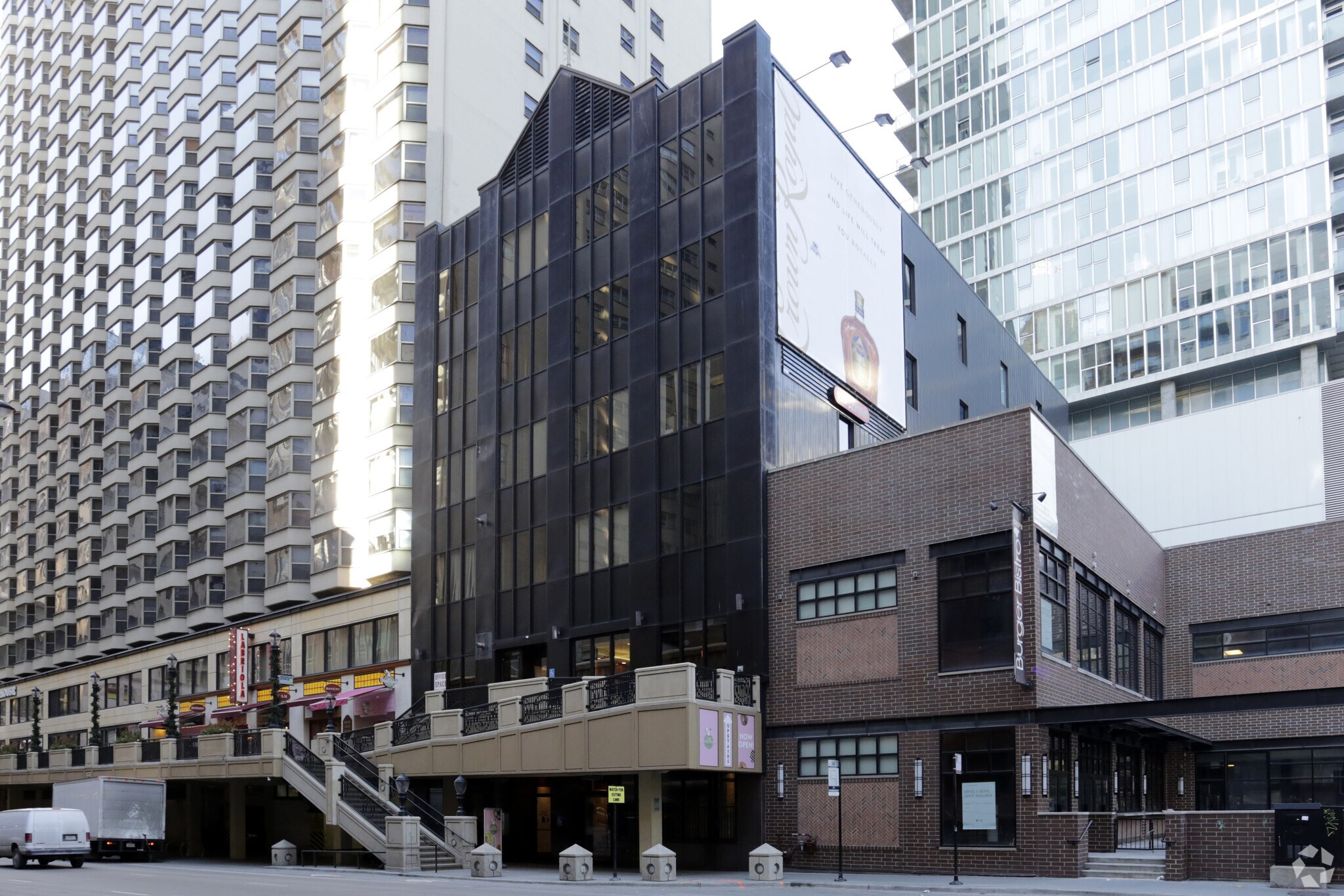 160 E Grand Ave, Chicago, IL à louer Photo du bâtiment- Image 1 de 8