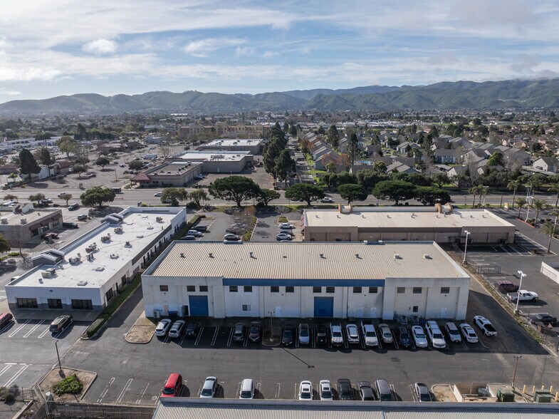 203-205 W Central Ave, Lompoc, CA à vendre - Photo du bâtiment - Image 2 de 21