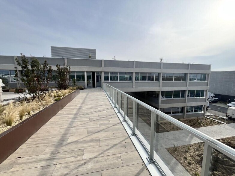 Office in Rennes for lease - Building Photo - Image 2 of 6