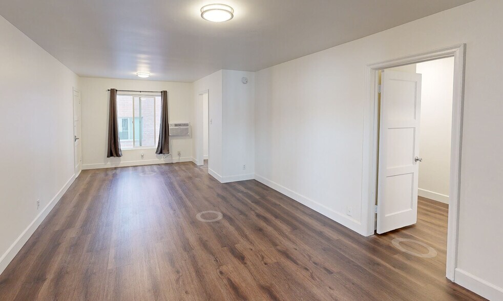 1769 N Orange Dr, Los Angeles, CA à vendre - Numérisation 3D de Matterport - Image 2 de 19