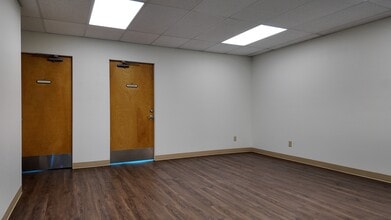 101 State Dr, Hollister, MO for lease Interior Photo- Image 1 of 3