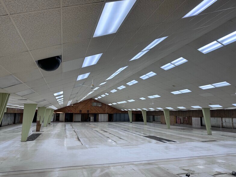 990 N 4th St, Tomahawk, WI for lease - Interior Photo - Image 2 of 10