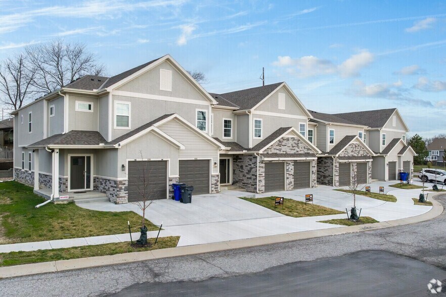 1021-1094 N Findley St, Olathe, KS for sale - Primary Photo - Image 1 of 2