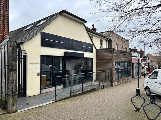 63 Queens Rd, Buckhurst Hill for lease Primary Photo- Image 1 of 9