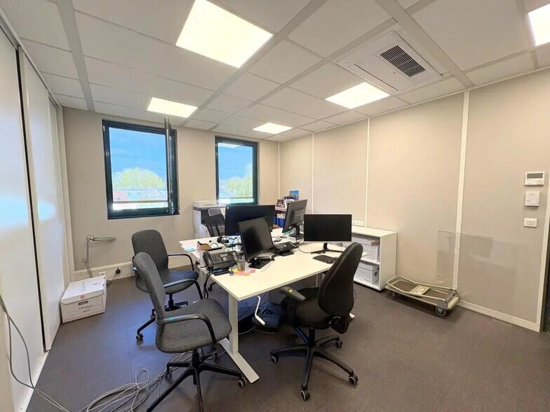 Bureau dans Saint-Germain-en-Laye à louer - Photo intérieure - Image 3 de 13