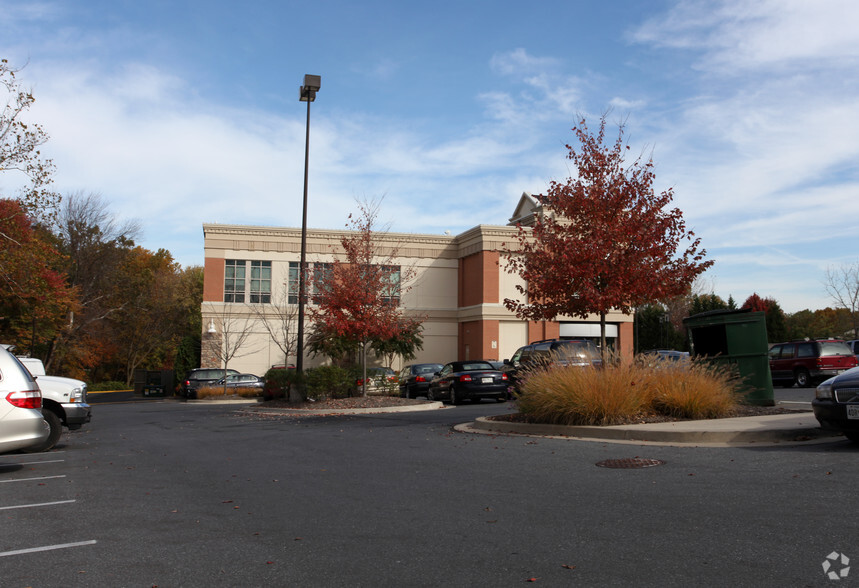 18330 Village Center Dr, Olney, MD for lease - Building Photo - Image 2 of 3