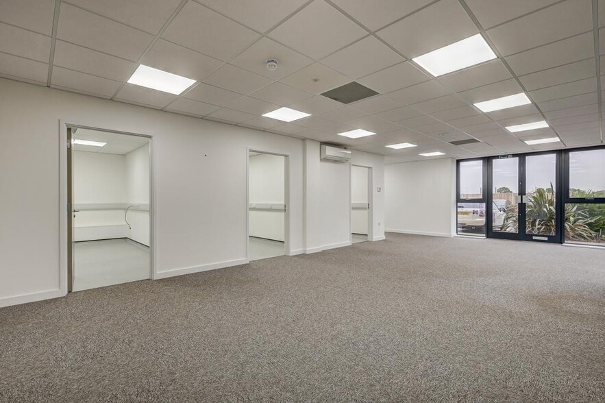 16-17 Broomfield Rd, Colchester for lease - Building Photo - Image 2 of 15
