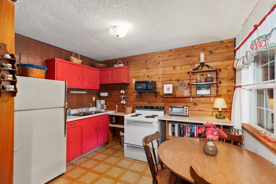 28 Mull Cove Rd, Maggie Valley, NC à vendre - Photo du bâtiment - Image 3 de 6