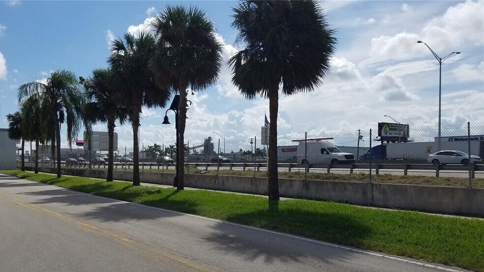 470 Ansin Blvd, Hallandale Beach, FL à louer - Photo du bâtiment - Image 2 de 27