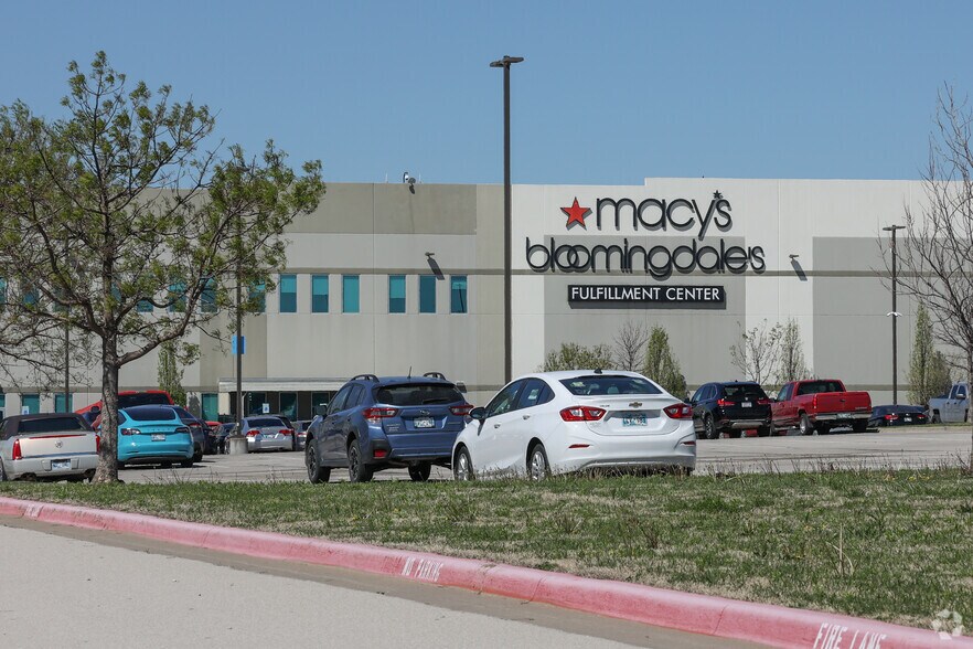 7120 E 76th St N, Tulsa, OK à louer - Photo du bâtiment - Image 2 de 6