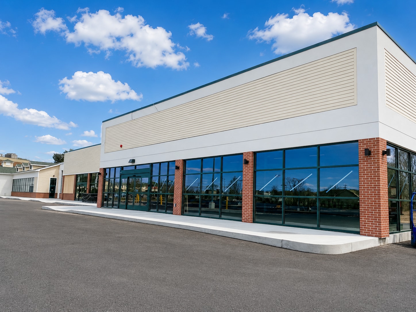 2574 W Shore Rd, Warwick, RI for lease Building Photo- Image 1 of 19