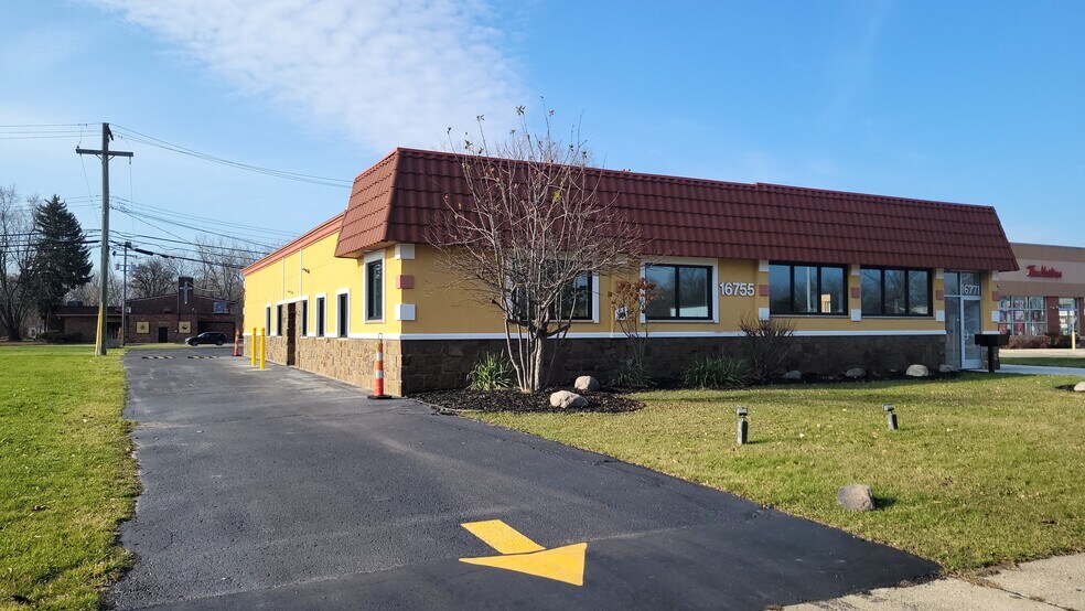 16755 Middlebelt Rd, Livonia, MI for lease - Building Photo - Image 1 of 11