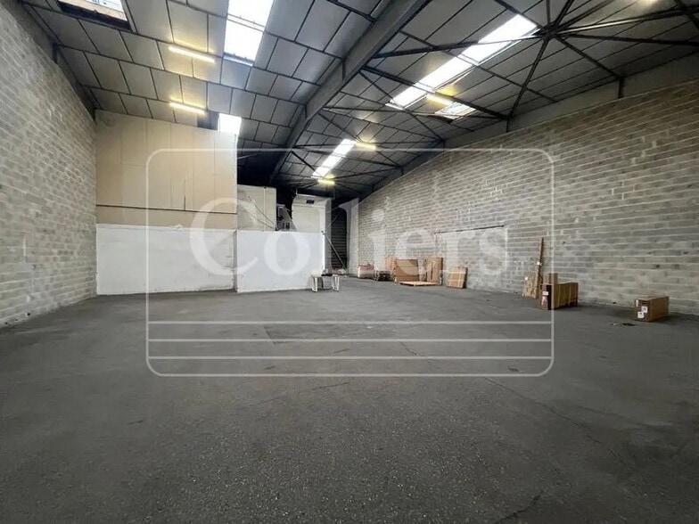 Office in Marseille for lease - Building Photo - Image 1 of 7