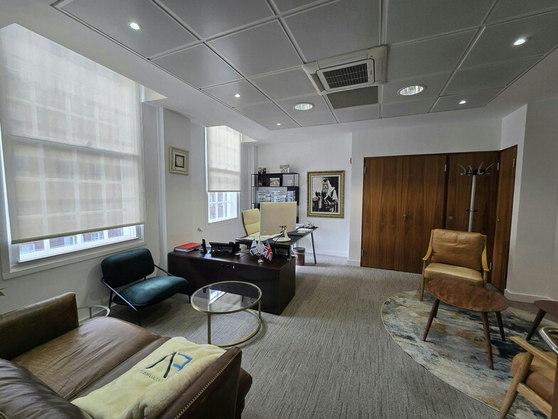 14 Berkeley St, Londres à louer - Photo du bâtiment - Image 2 de 7