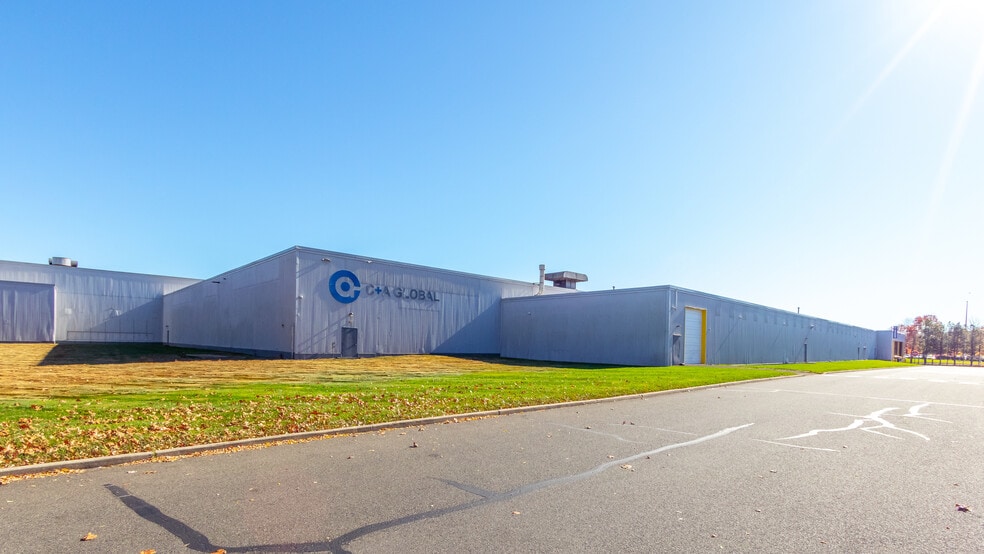 114 Tived Ln E, Edison, NJ for sale - Building Photo - Image 3 of 11