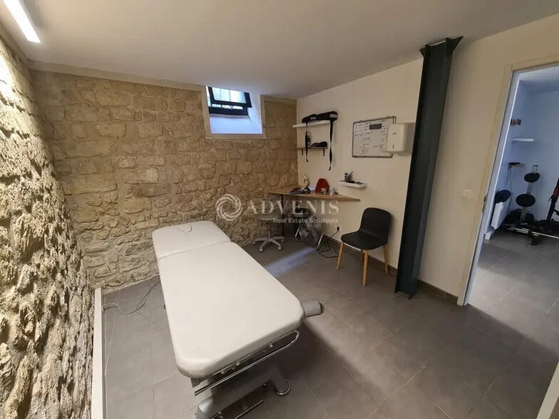 Retail in Paris for lease - Interior Photo - Image 3 of 12