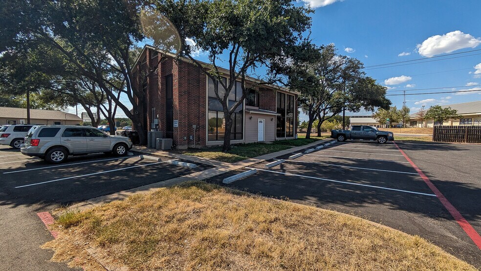 1201 Sam Bass Rd, Round Rock, TX à louer - Photo du bâtiment - Image 2 de 6