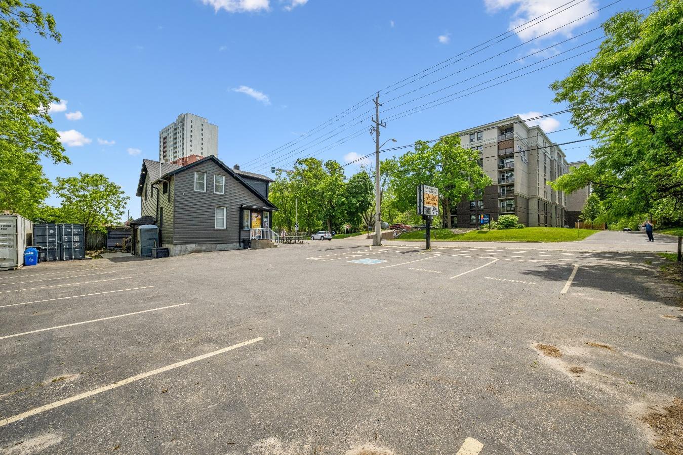 3188 King St E, Kitchener, ON à vendre Photo du bâtiment- Image 1 de 7