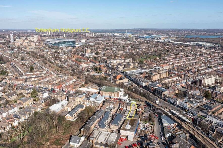 1 Bruce Grove, London for lease - Building Photo - Image 3 of 6