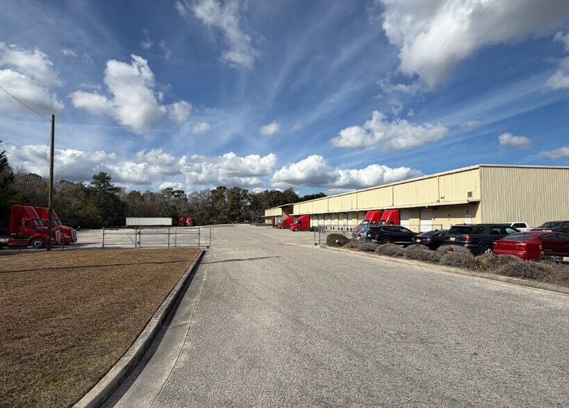 5360 Commerce Blvd E, Mobile, AL à louer - Photo du bâtiment - Image 2 de 10