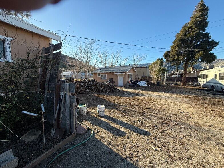 3925 Lake Isabella Blvd, Bodfish, CA à vendre - Photo du bâtiment - Image 3 de 38