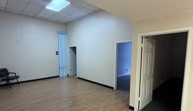 4656 Mission Gorge Pl, San Diego, CA for lease Interior Photo- Image 2 of 8