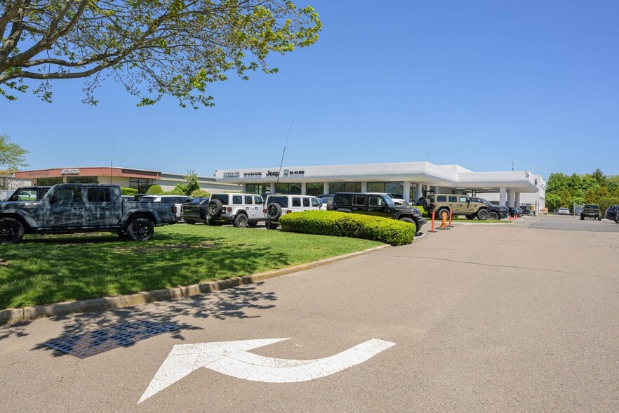 691 County Road 39A, Southampton, NY for lease - Building Photo - Image 2 of 27