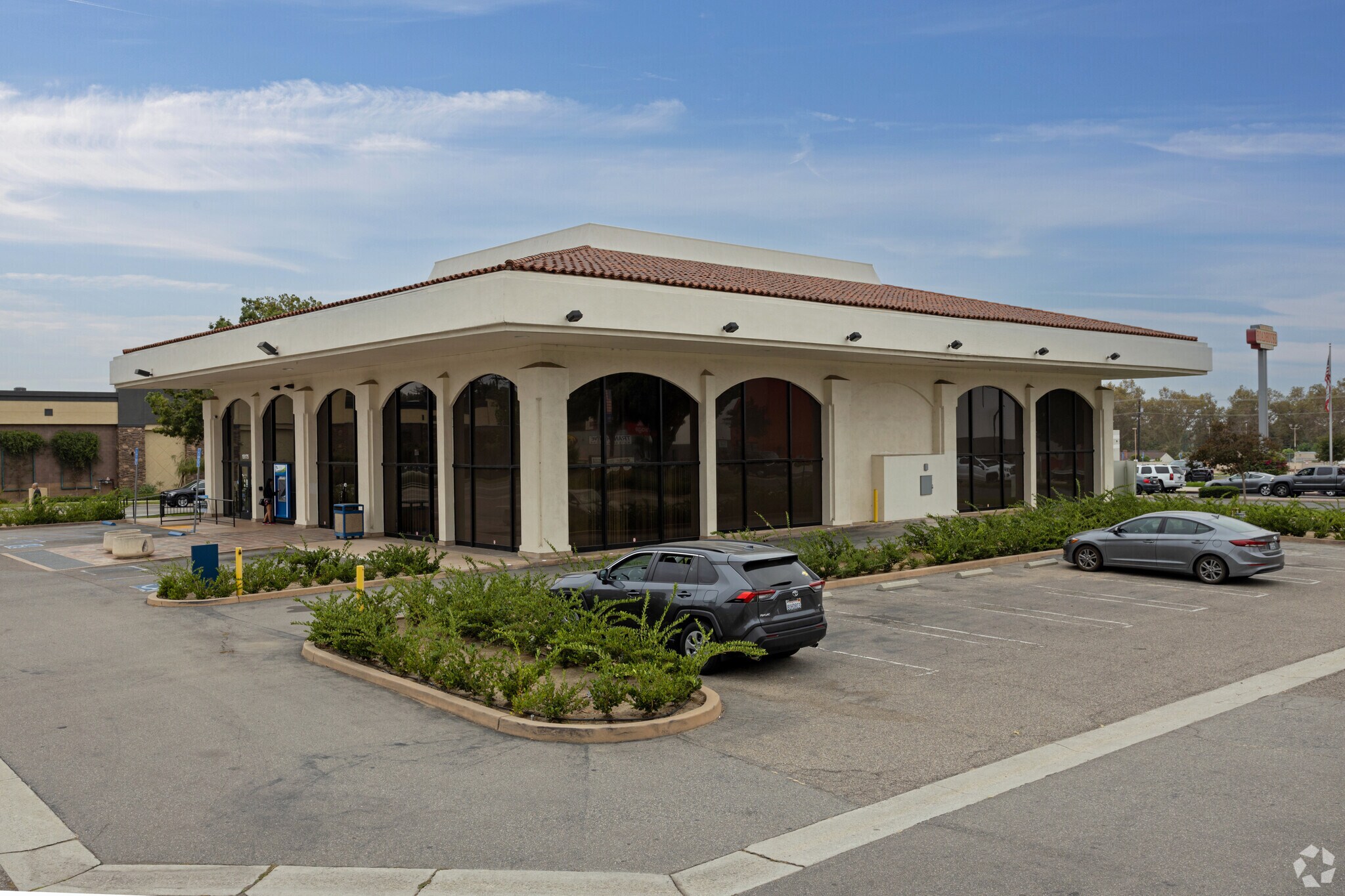 15175 Whittier Blvd, Whittier, CA à louer Photo principale- Image 1 de 15