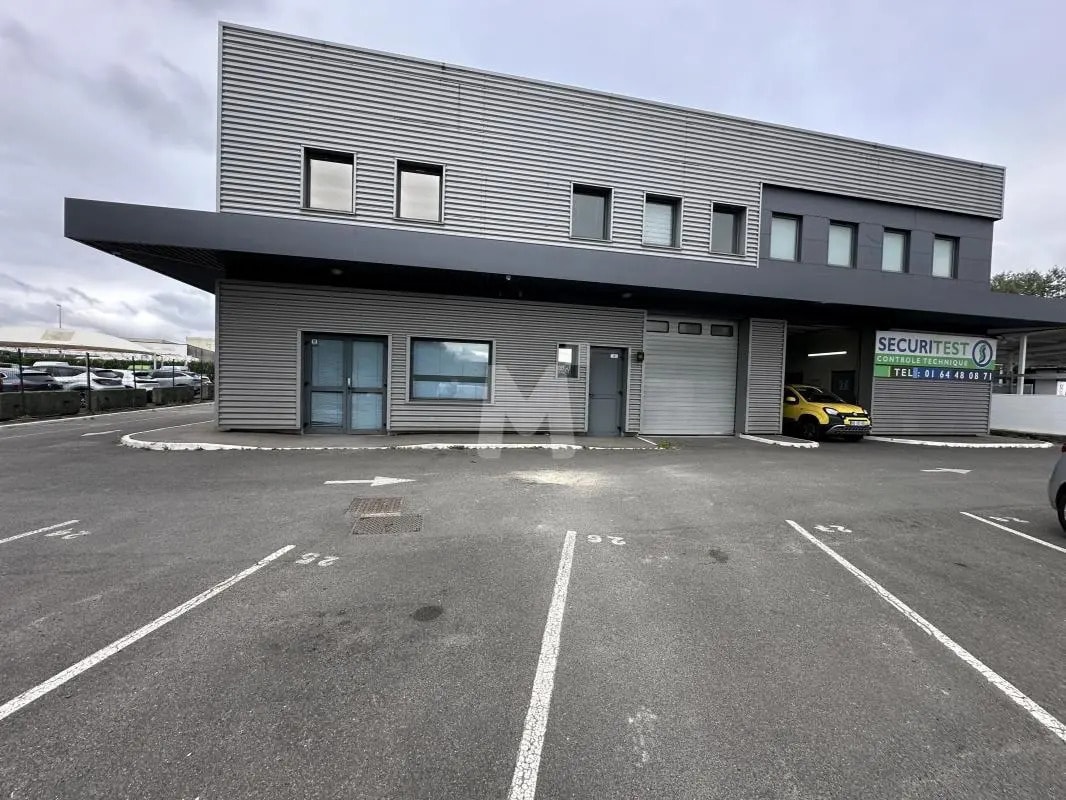 Office in Morangis for lease Building Photo- Image 1 of 7