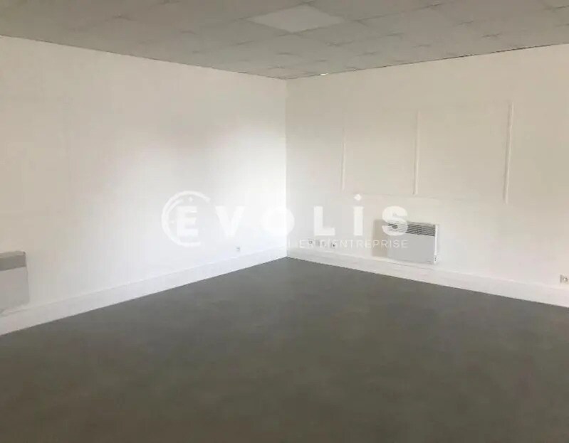 Office in Quincy-Voisins for lease Interior Photo- Image 1 of 5