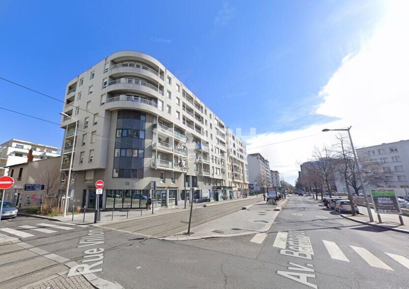 Commerce de détail dans Lyon à vendre - Photo du bâtiment - Image 2 de 4
