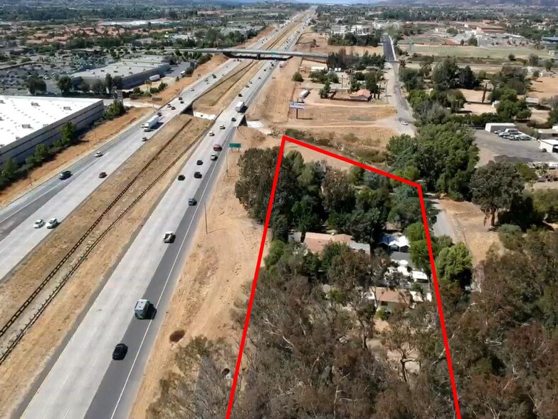 25251 Monroe Ave, Murrieta, CA à vendre - Photo du bâtiment - Image 1 de 15