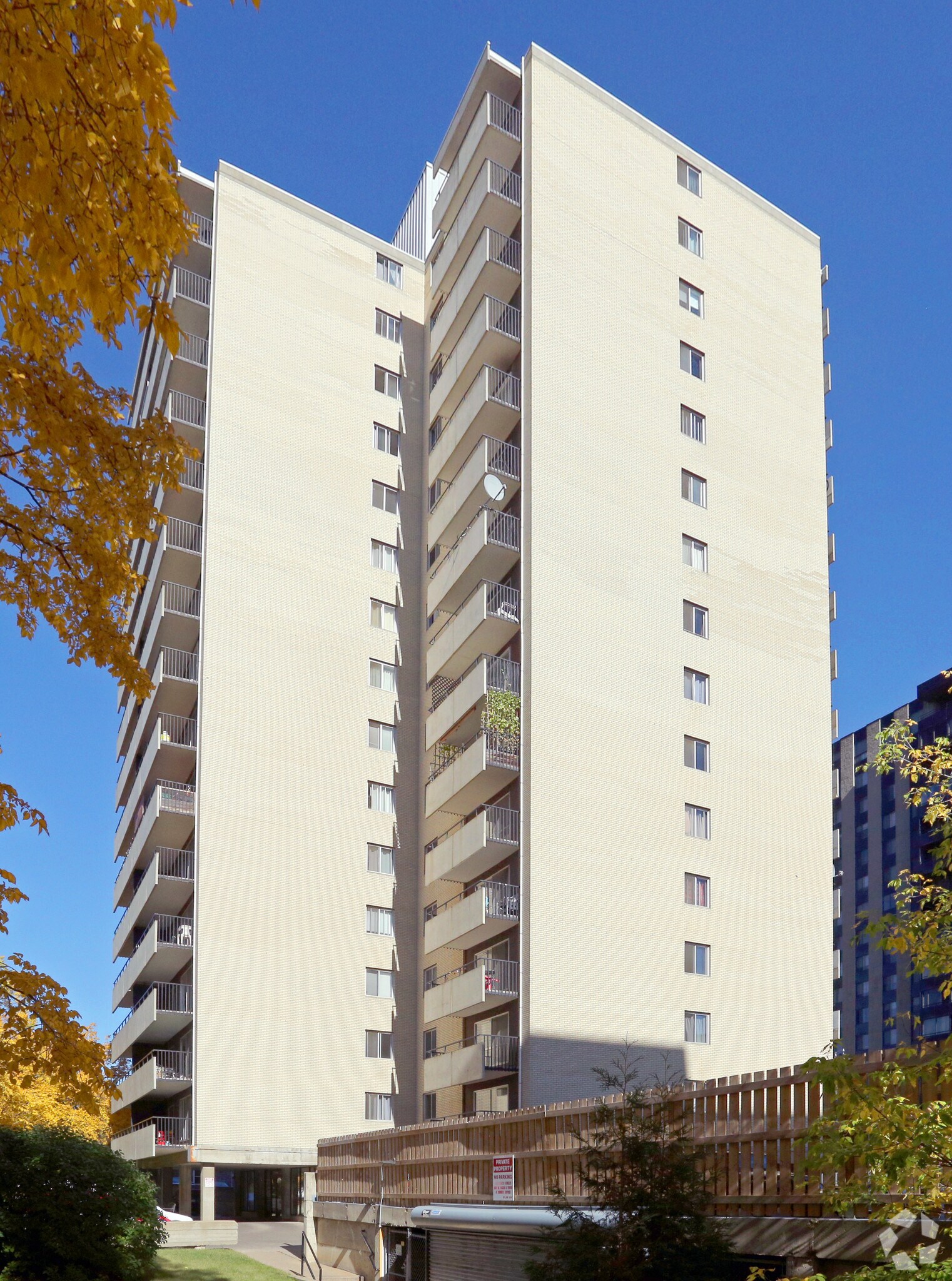 10155 116th St NW, Edmonton, AB à vendre Photo principale- Image 1 de 1