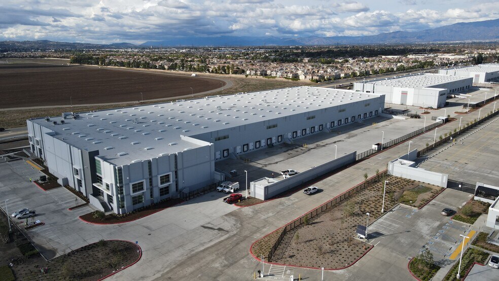 4953 E Euclid Ave, Ontario, CA à louer - Photo du bâtiment - Image 2 de 29