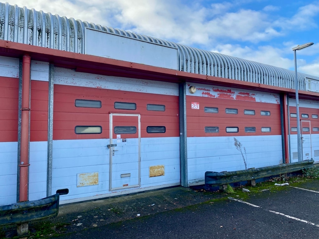 Acacia Clos, Leighton Buzzard for lease Building Photo- Image 1 of 2