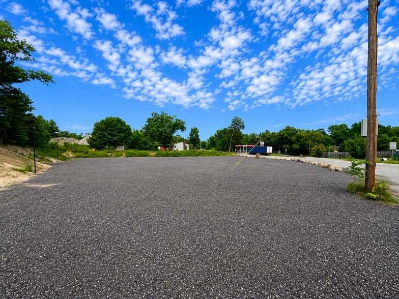 685 Quaker Hwy, Uxbridge, MA for sale - Building Photo - Image 2 of 8