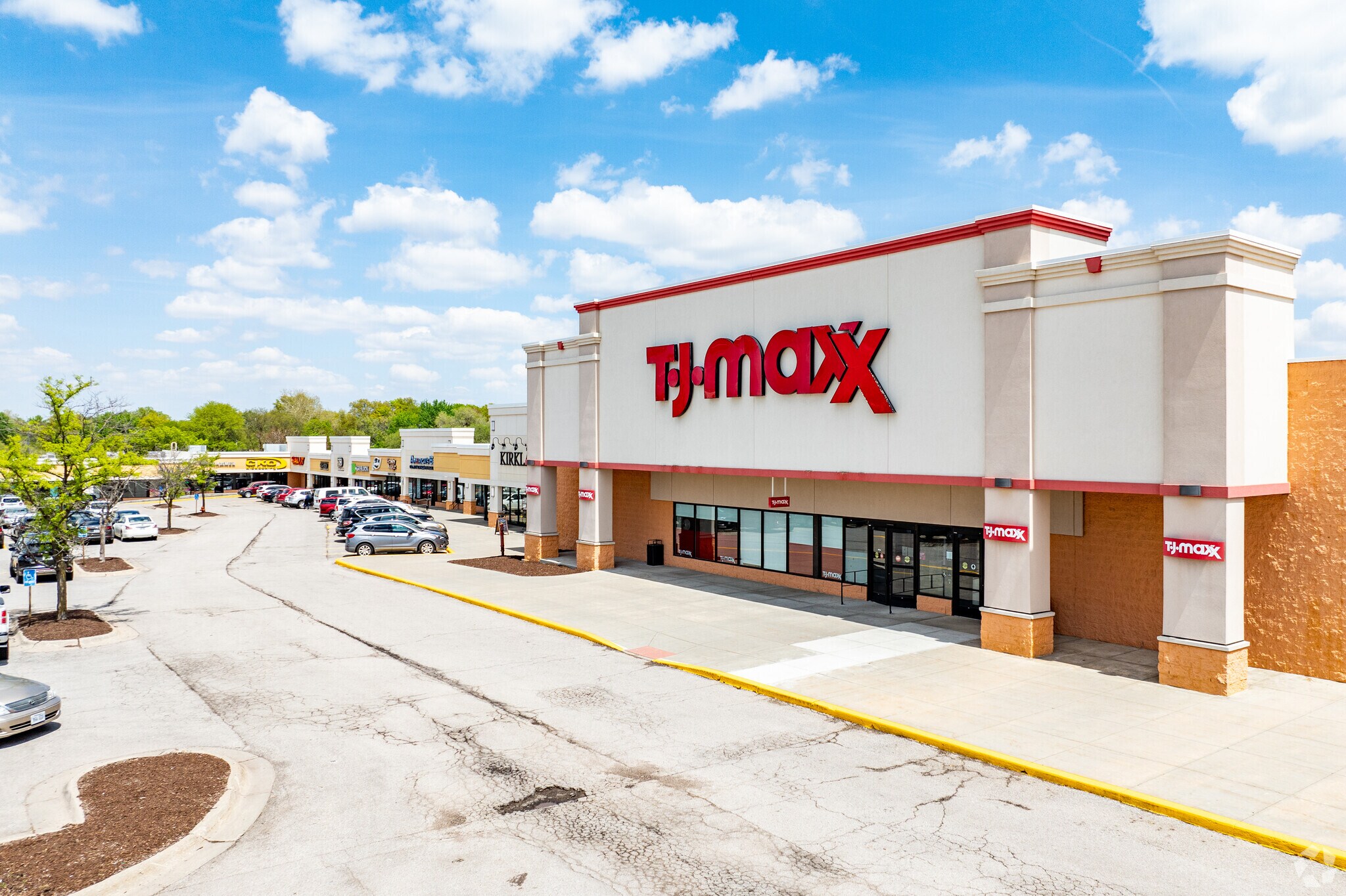 400 N 48th St, Lincoln, NE for lease Building Photo- Image 1 of 8