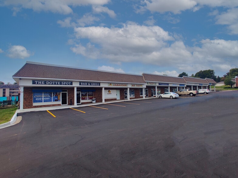 8121-8147 Parallel Pky, Kansas City, KS for lease - Building Photo - Image 2 of 4