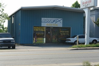 Plus de détails pour 210 N Polk St, Pineville, NC - Commerce de détail à vendre