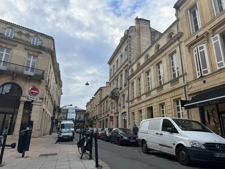 Office in Bordeaux for lease - Building Photo - Image 2 of 4