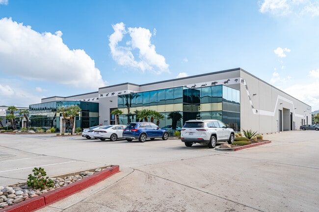 Plus de détails pour 2037-2077 S Vineyard Ave, Ontario, CA - Industriel à louer