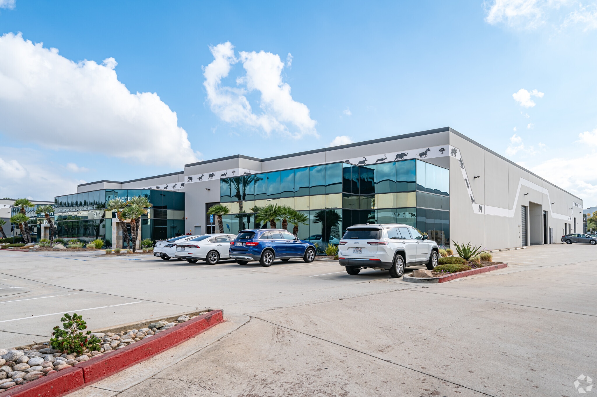 2037-2077 S Vineyard Ave, Ontario, CA for lease Primary Photo- Image 1 of 11