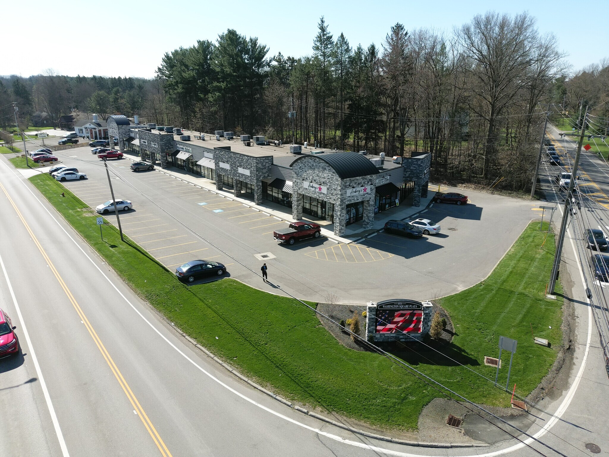 8533-8559 E Washington St, Chagrin Falls, OH à louer Photo du bâtiment- Image 1 de 16
