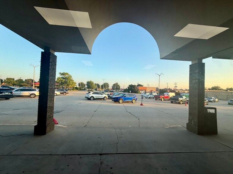 1540 E College Ave, Normal, IL for lease - Building Photo - Image 2 of 12