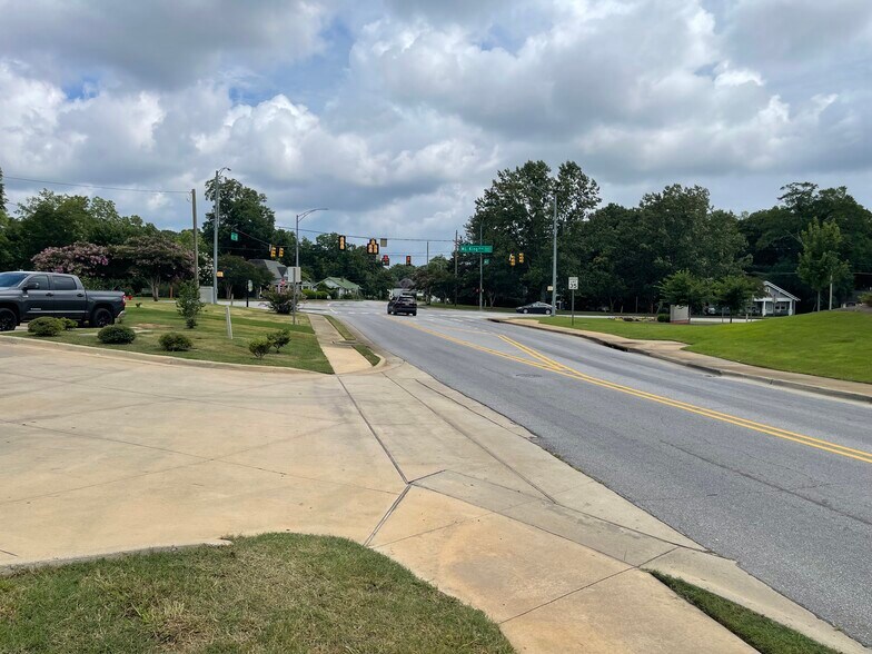 510 Geneva St, Opelika, AL for lease - Primary Photo - Image 2 of 7