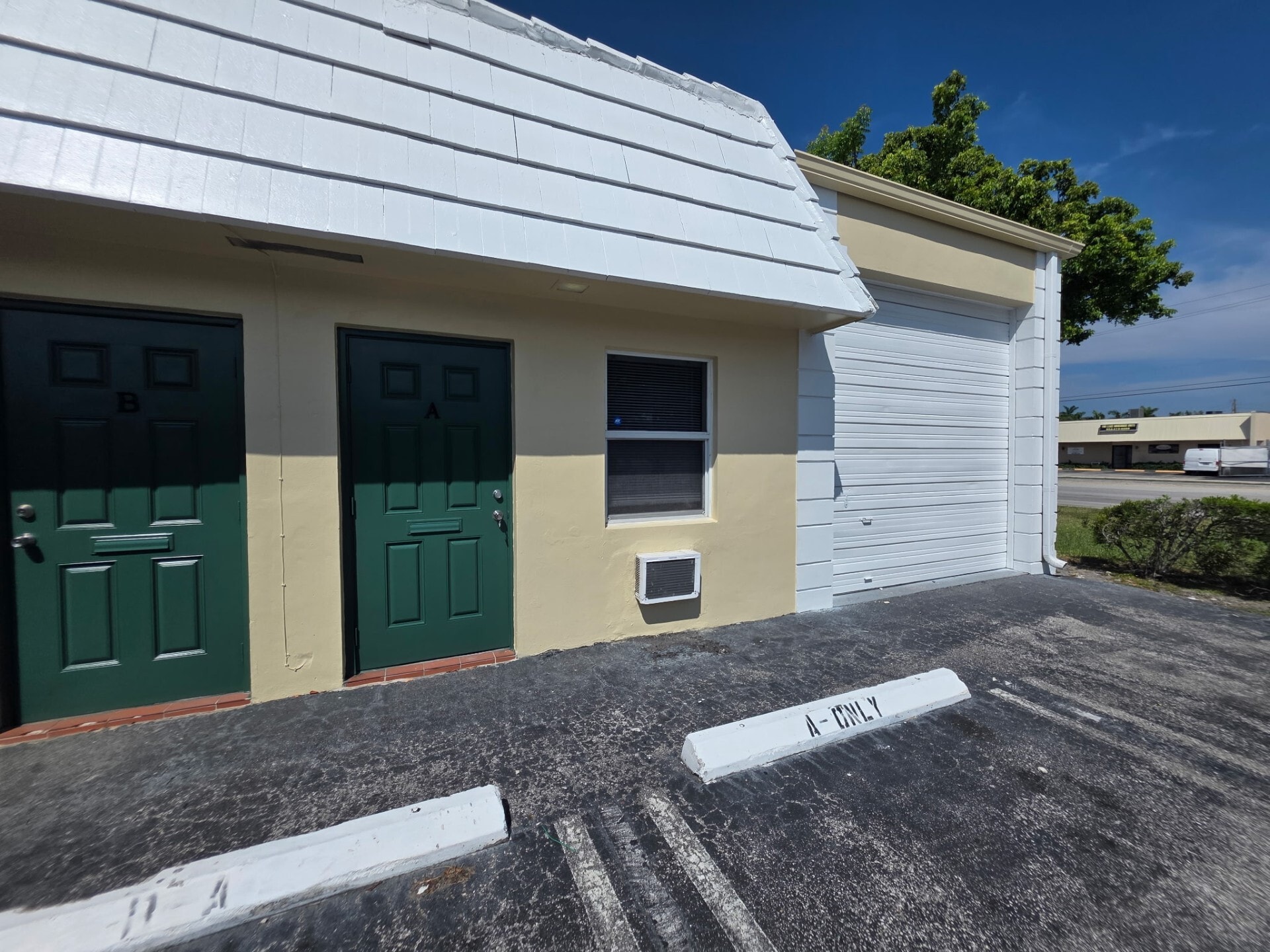 1451 SW 12th Ave, Pompano Beach, FL à louer Photo du bâtiment- Image 1 de 10